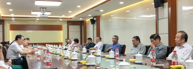 在發展中繼承，在傳承中創新：外科系召開科室院志編寫工作座談會